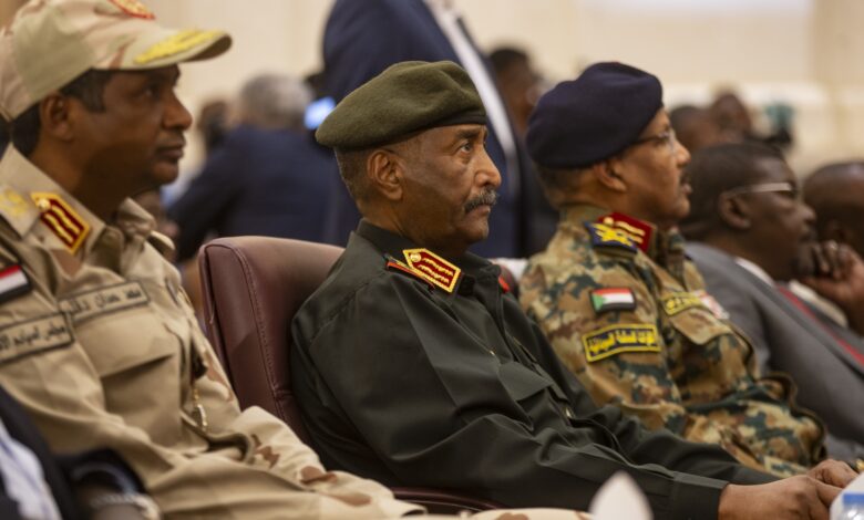 السودان.. هل تنجح الضغوط الخارجية والداخلية في خفض التوتر بين الجيش والدعم السريع؟