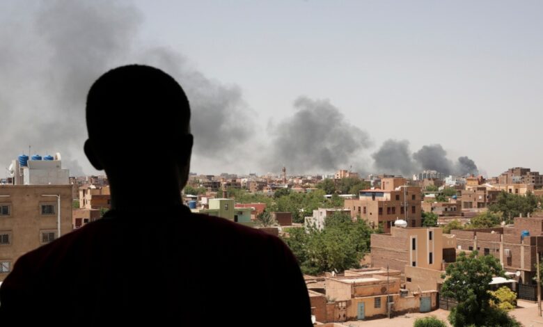 بايدن يؤكد إجلاء العاملين بالسفارة الأمريكية والأسر من السودان |  أخبار الصراع