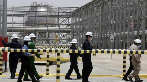 السعودية وروسيا والخليج والدول العربية تعلن عن تخفيض طوعي في إنتاج النفط