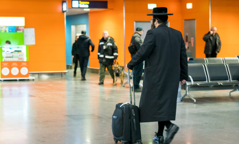 موقع بريطاني: أزمة التعديلات القضائية.. إسرائيليون يبحثون عن مخرج وينشدون الحصول على جوازات سفر ثانية