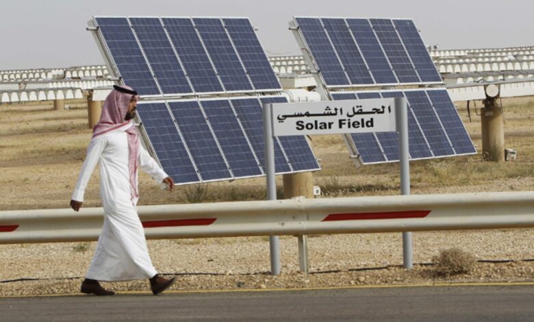 يتفوق الاستثمار في الطاقة الشمسية على النفط مع اشتداد السباق على الطاقة النظيفة