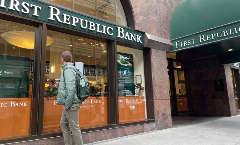 يقول بايدن إن النظام المصرفي "آمن" بعد أن اشترت جي بي مورجان شركة فيرست ريبابليك