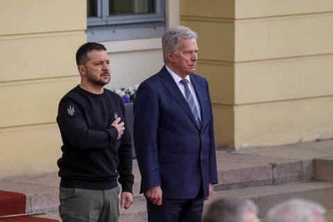 زيلينسكي الأوكراني يصل إلى فنلندا للقاء قادة دول الشمال