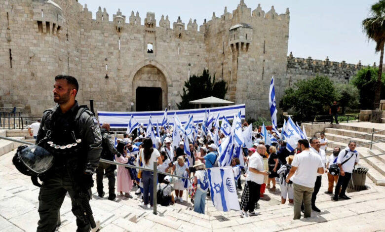 هل تفجر المشاركة الرسمية بـ"مسيرة الأعلام" الإسرائيلية الأوضاع في القدس؟