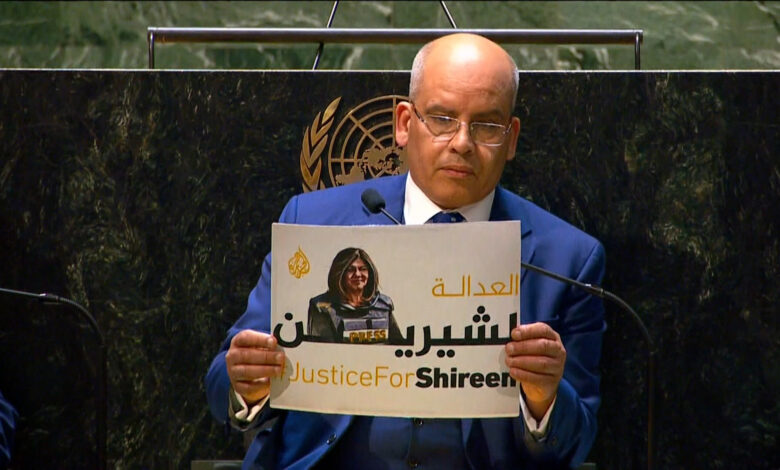 في فعاليات اليوم العالمي لحرية الصحافة بنيويورك.. مشاركون يطالبون بتحقيق العدالة في اغتيال شيرين أبو عاقلة