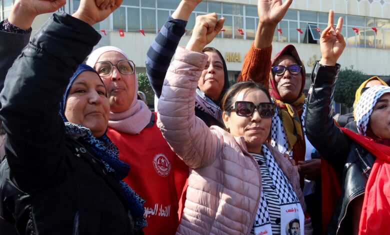 الرئيس التونسي يقول إن فرض ضرائب على الأغنياء لتجنب صندوق النقد الدولي