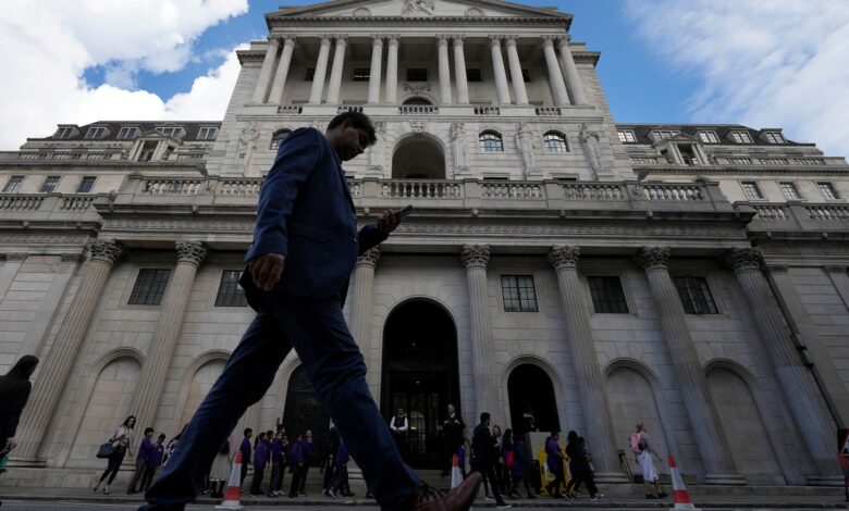 رفع بنك إنجلترا معدلات الاقتراض أكثر من المتوقع