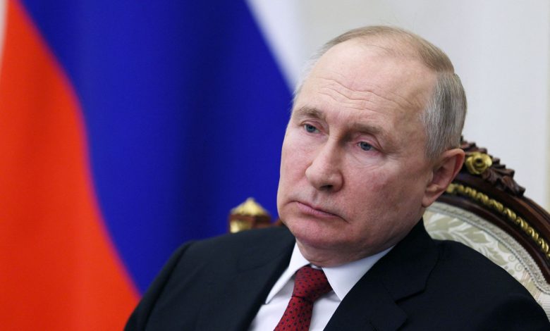 تايمز: بوتين في مأزق ويتطلع لتصعيد الحرب مع أوكرانيا