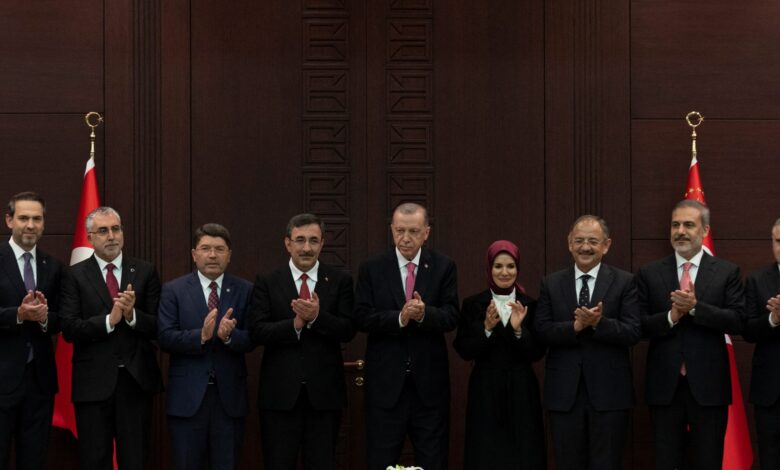 15 وزيرا جديدا.. إلى أي مدى تكشف تشكيلة حكومة أردوغان عن سياساته الجديدة؟