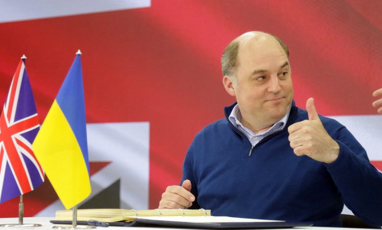 استقالة مفاجئة.. هل دفع وزير الدفاع البريطاني ثمن تصريحات "متجر أمازون" حول أوكرانيا
