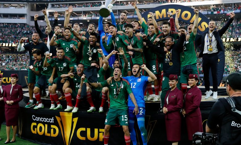 المكسيك تتوج بلقب الكأس الذهبية وتعزز رقمها القياسي