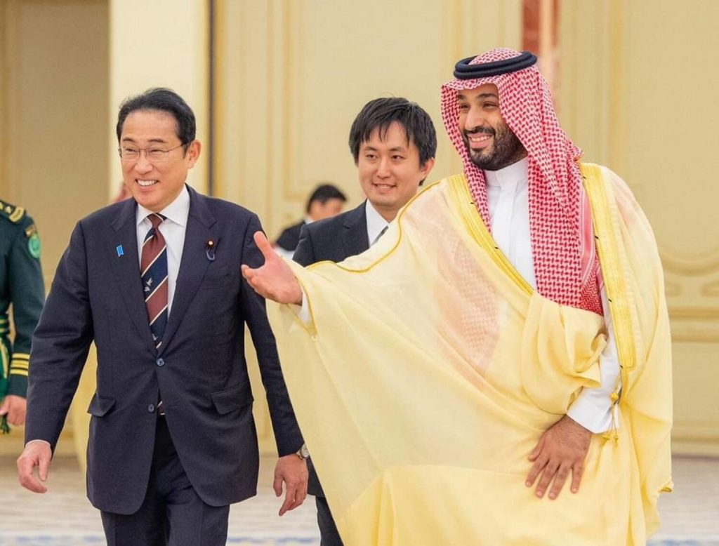 صور رئيس وزراء اليابان في جدة