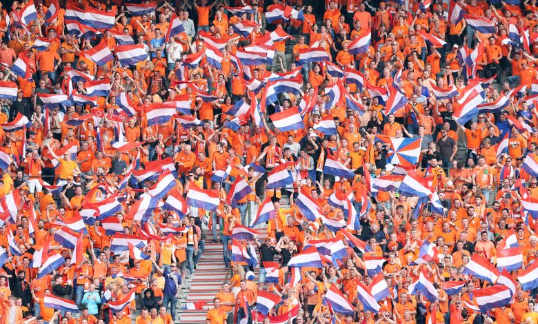 هولندا تنضم لإنجلترا وتقرر إيقاف مباريات كرة القدم في حال توجيه هتافات معادية للمثليين