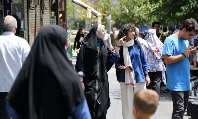 لمراقبة فرض ارتداء الحجاب.. كيف استقبل الإيرانيون عودة شرطة الأخلاق؟