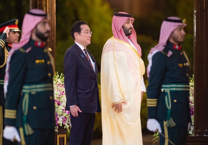 رئيس وزراء اليابان في  السعودية