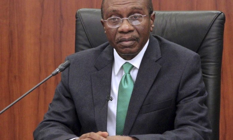 محافظ البنك المركزي النيجيري الموقوف تنفي اتهامات باستخدام أسلحة نارية