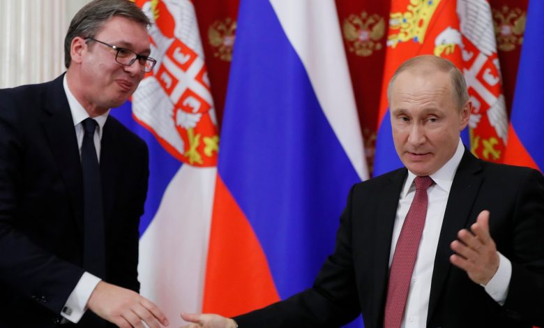 التايمز: على الرئيس الصربي الاختيار بين بوتين أو مصالحه مع الغرب
