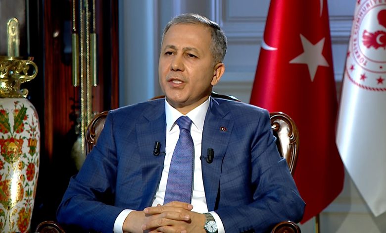 وزير الداخلية التركي يكشف للجزيرة قصة الشابين المغربيين اللذين زعما ترحيلهما لسوريا