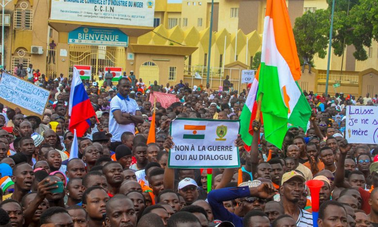 صحيفة روسية: انقلابيّو النيجر بدؤوا ينأون بأنفسهم عن روسيا وفاغنر