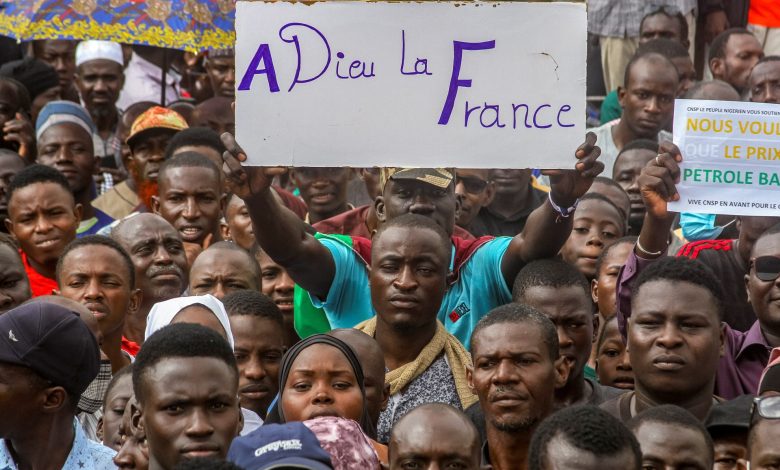 صحيفة روسية: فرنسا غاضبة من الموقف الأميركي من تطورات النيجر