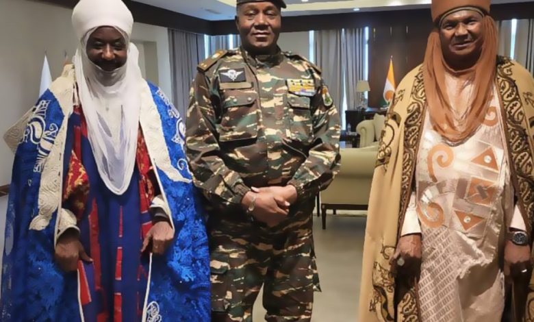 دبلوماسية الأوراد والأذكار.. هل أطاحت بفكرة التدخل العسكري في النيجر؟