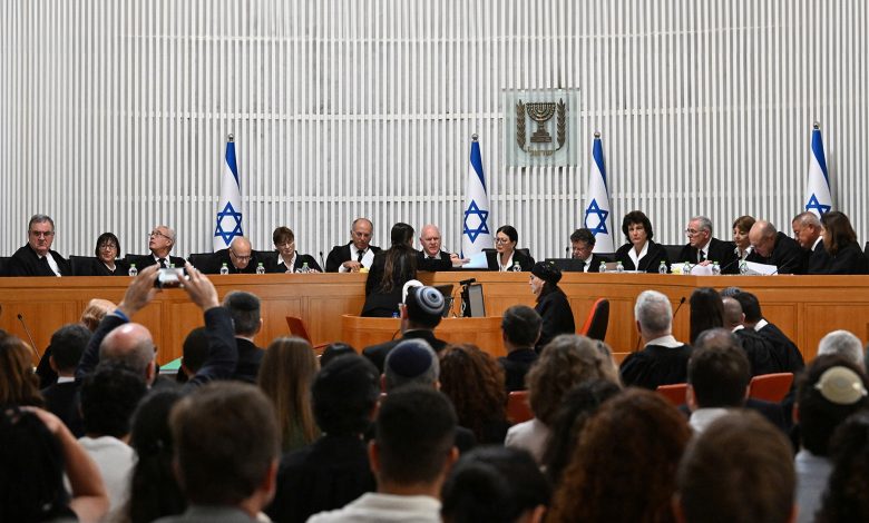 هل يحسم قضاة المحكمة العليا الإسرائيلية سجال التعديلات القضائية؟