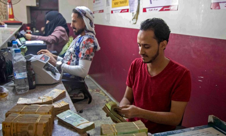 هل تهدد أزمة الرواتب تحالف الحوثيين وحزب المؤتمر الشعبي؟