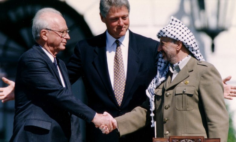30 عاما على توقيعه.. هكذا "اغتال" اتفاق أوسلو حلم الفلسطينيين بدولة