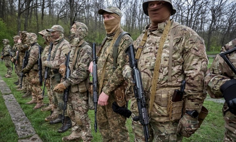 غازيتا الروسية: أوكرانيا تسعى لبناء جيش جديد بكل الطرق