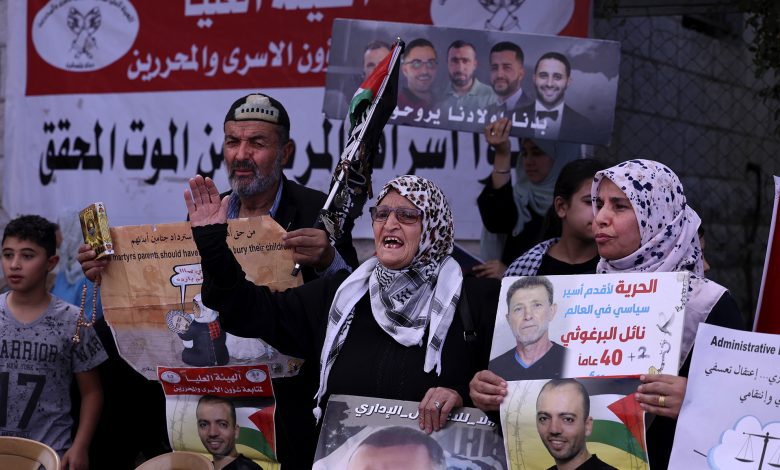 لوفيغارو: من الأسرى الفلسطينيون بسجون إسرائيل؟