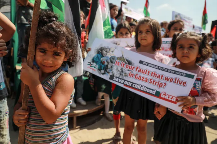 استشهاد 300 طفل في غزة 