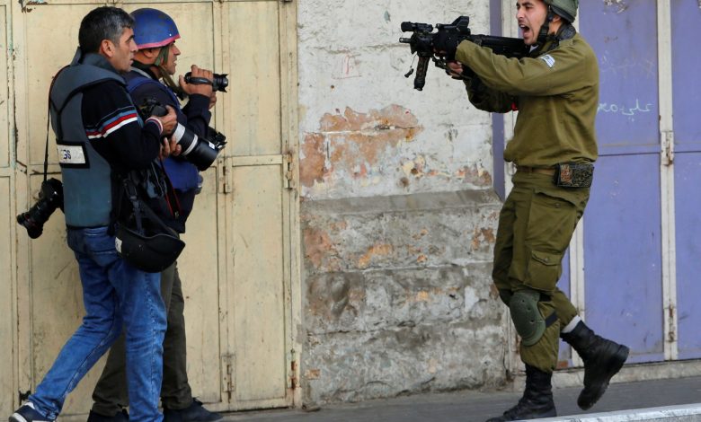 سجل طويل لإسكات صوت الحقيقة.. صحفيون في مرمى رصاص الاحتلال الإسرائيلي