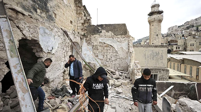 إسرائيل تقصف مسجد في الضفة الغربية