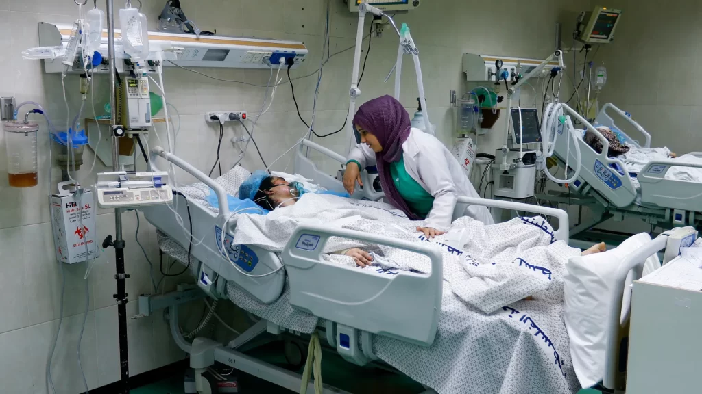 قصف مكثف حول مستشفيات غزة