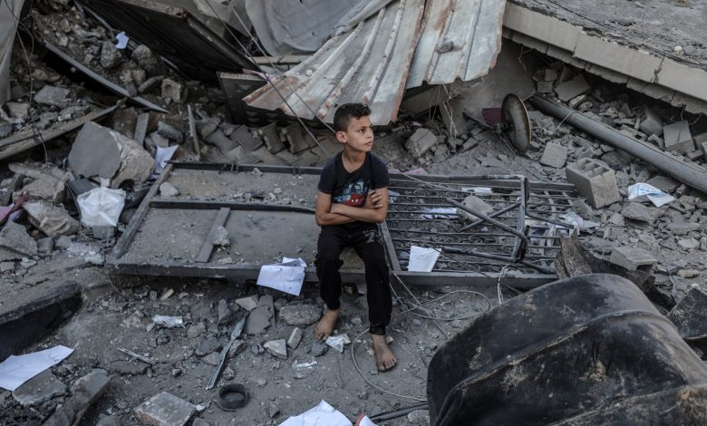 مقال بغارديان: حرب غزة درس لن يُنسى في الطبيعة الوهمية للقانون الدولي