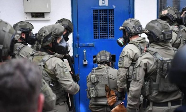 مسؤول فلسطيني: الانتقام من الأسرى سيد الموقف بسجون الاحتلال