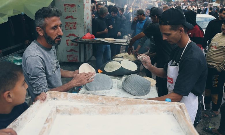 الحرب تعيد تشكيل أسواق غزة.. تجار جدد وزبائن يبحثون عما يسد رمقهم