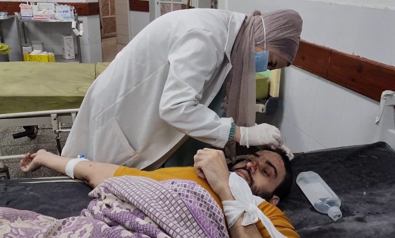 شاهد – مصاب بإعاقة حركية يروي للجزيرة نت تعرضه لقصف إسرائيلي