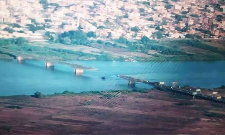 من المسؤول عن تدمير جسر شمبات الرئيسي في الخرطوم؟