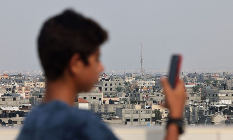 "غزة أوف لاين".. وقائع معركة أبناء القطاع مع قطع الاتصالات