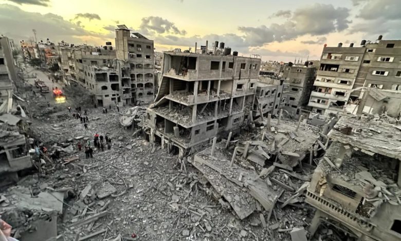 بعد أن داسه أقوياء العالم.. محام فرنسي: القانون الدولي يدفن تحت أنقاض غزة