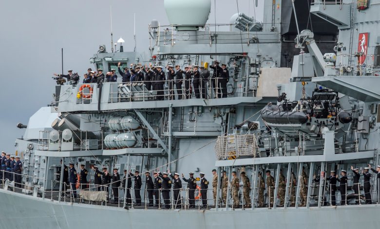 "فضيحة".. قادة سابقون بالجيش البريطاني: سفننا الحربية تفتقر للقوة النارية لمهاجمة الأهداف البرية للحوثيين