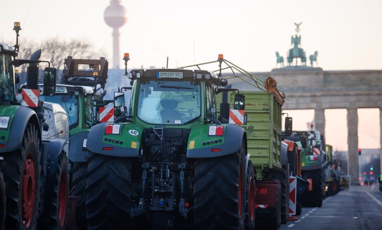 شلّ الطرقات.. هل يهدّد "احتجاج الجرارات" السلم الاجتماعي في ألمانيا؟