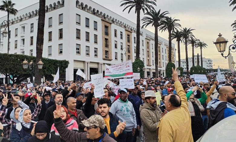 توقيف مدرسين عن العمل يفاقم أزمة قطاع التعليم في المغرب