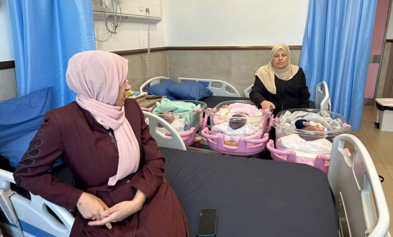 مرضى غزيون تحوّلت أسرّتهم بمستشفيات الضفة لمأوى لهم منذ 100 يوم من الحرب