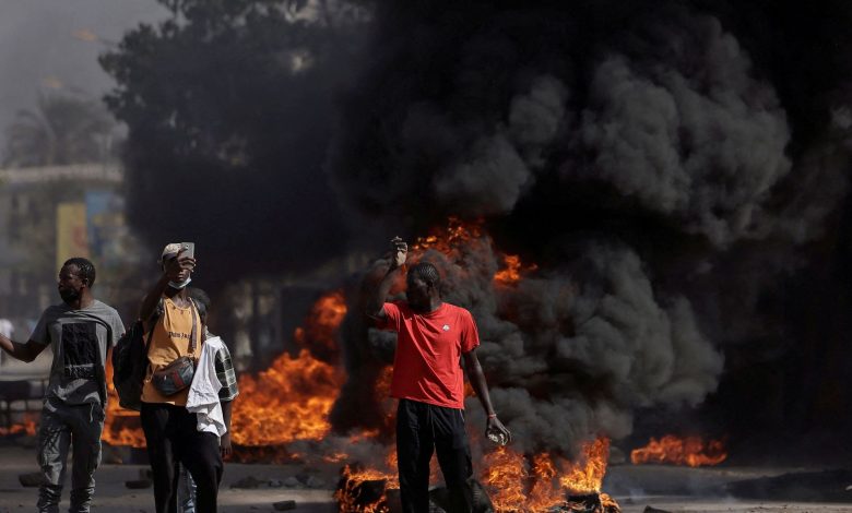غضب يتمدد وسيناريوهات مفتوحة.. السنغال تغرق في مأزق تأجيل الانتخابات