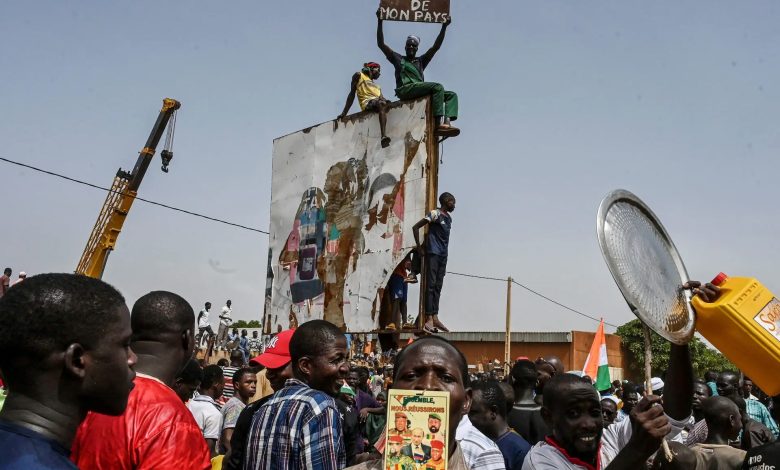 فورين بوليسي: هل هذه نهاية فرنسا أفريقيا؟