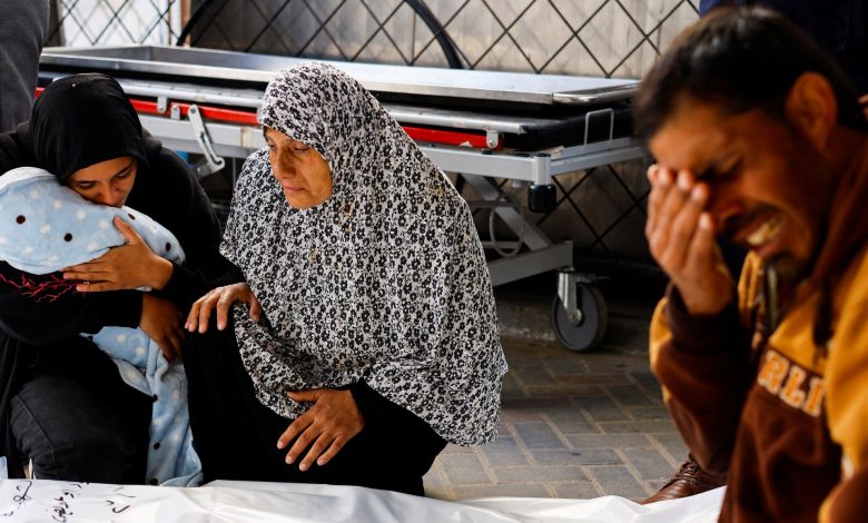 مشاهدات طبيب متطوع في غزة.. من لم تقتلها الصواريخ يقتلها غياب الدواء والغذاء