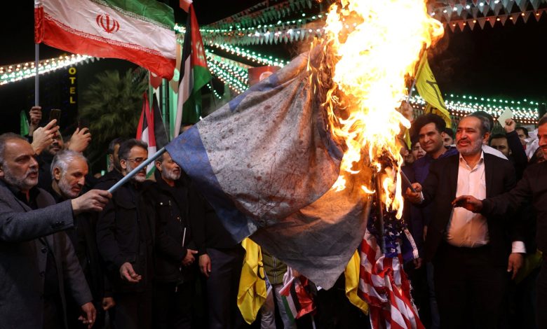هآرتس تتحدث عن 4 سيناريوهات محتملة للرد الإيراني على اغتيال قادة بفيلق القدس