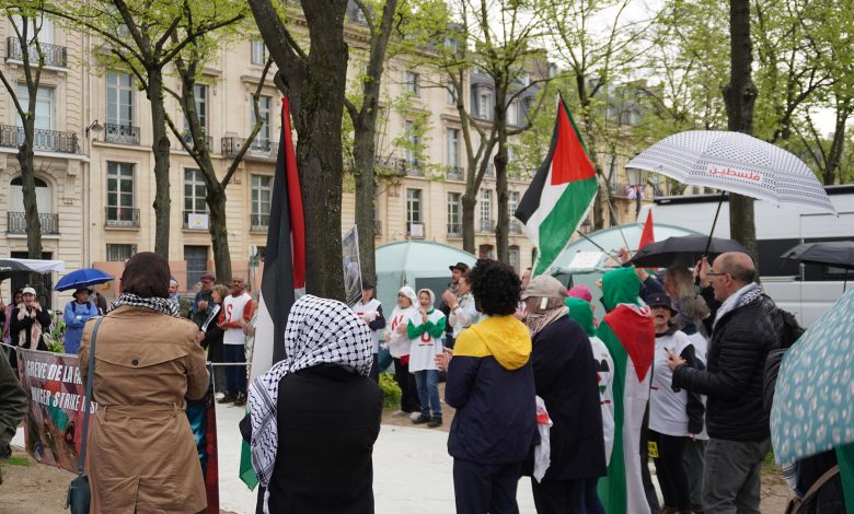 إضراب عن الطعام أمام الخارجية الفرنسية احتجاجا على دعم إسرائيل